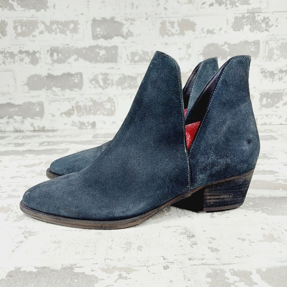 NEW Free People Charm Double V Black Suede Block Heel Ankle Boots O294 - Picture 1 of 14